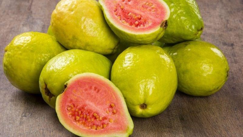1 quả ổi nặng 55g thì sẽ có lượng calo là khoảng 37 kcal