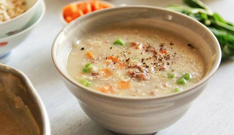 Bé mấy tháng ăn được cháo yến mạch?