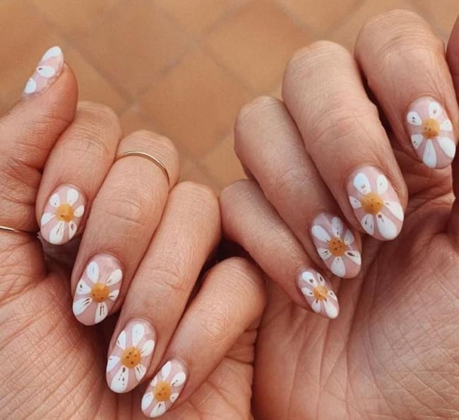 9 xu hướng nail hoa cúc đang làm nổi bật trong năm 2022