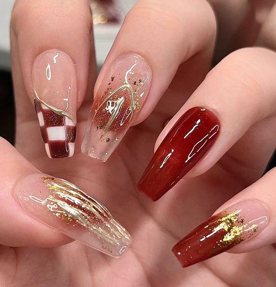 Nail đỏ là lựa chọn tuyệt vời dành cho cô nàng diện Tết 2023