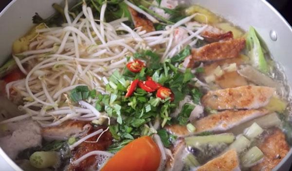 Canh chua chả cá