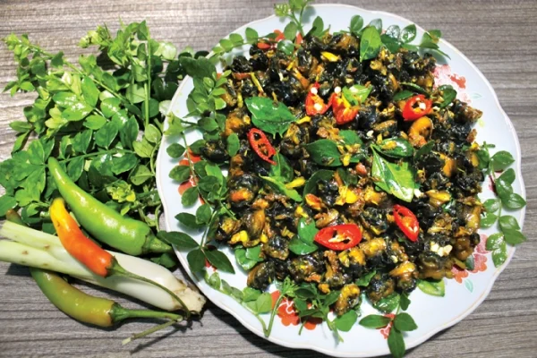 Hướng dẫn chi tiết các bước làm ốc xào lá lốt