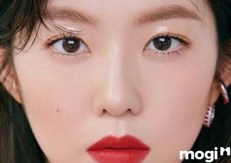 Nốt ruồi trên má phải