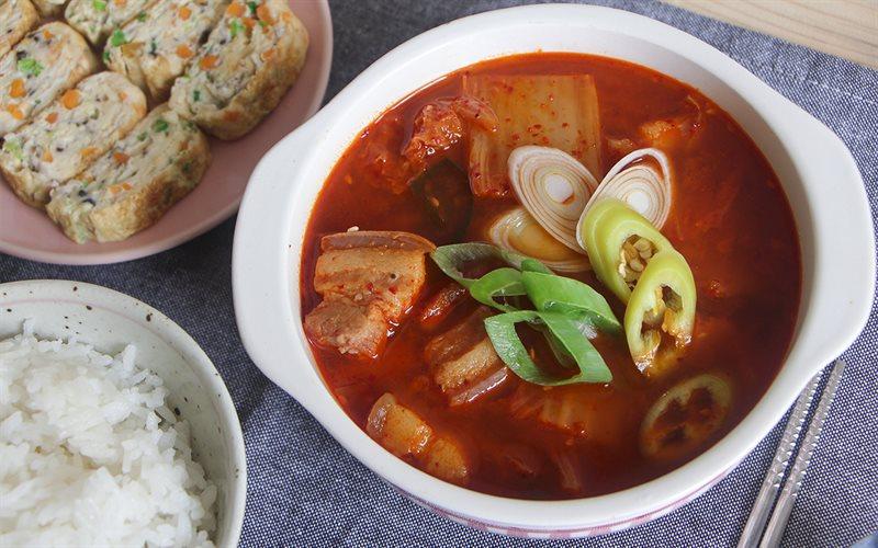 Cách nấu canh kim chi thịt ba chỉ