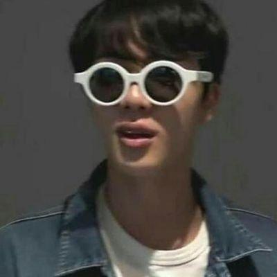 Hot nhất trên Twitter Bức ảnh dìm siêu bá đạo của Jin BTS trở thành ám ảnh kinh hoàng xâm chiếm thế giới