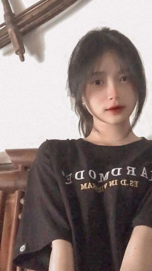 Ảnh gái ngầu mặc áo đen