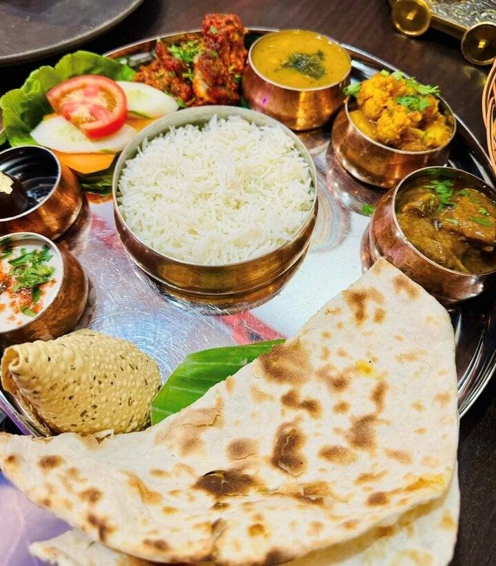 Mustard The Indian là điểm hẹn lý tưởng cho những ai đam mê ẩm thực Ấn Độ. (Ảnh: B.L)