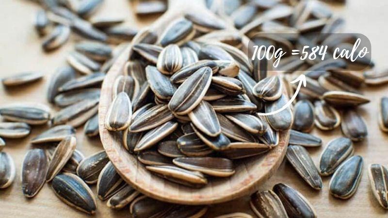 Trong 100g hạt hướng dương cung cấp một lượng calo khá cao