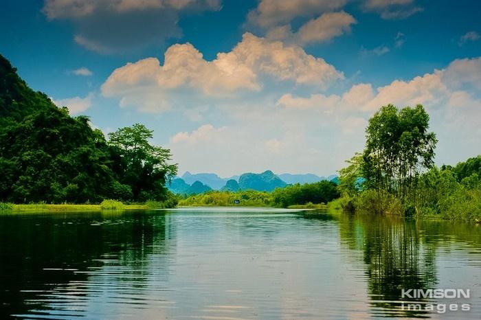 Màu sông, màu đất nước.