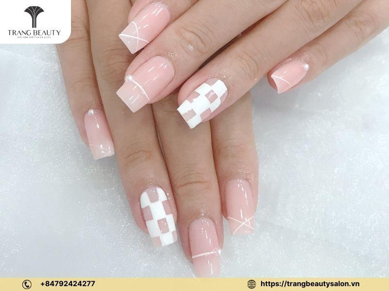 Mẫu nail đơn giản cá tính sang trọng