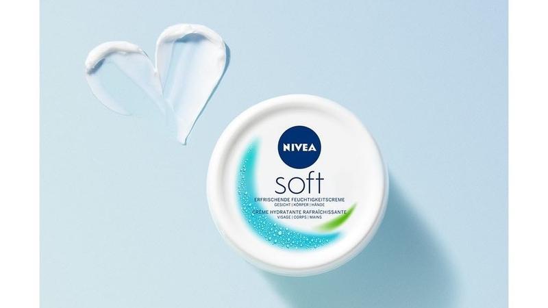 kem-duong-nivea-soft-co-boi-mat-duoc-khong 1.jpg