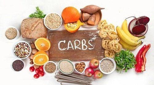 Cắt giảm lượng carbs tiêu thụ mỗi ngày là một trong ba bước giảm cân nhanh