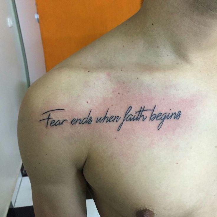 hình tattoo chữ ở vai đẹp cho nam