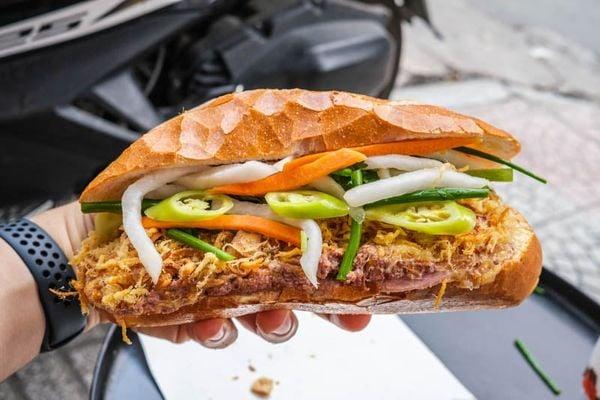 Bánh mì thịt nguội truyền thống Việt Nam