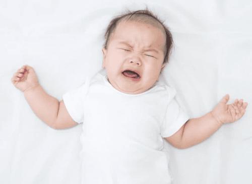 Tình trạng Colic diễn ra bắt đầu trong khoảng 3-6 tuần tuổi