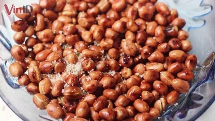 Ăn đậu phộng rang muối cực ngon mà lại không gây tăng cân