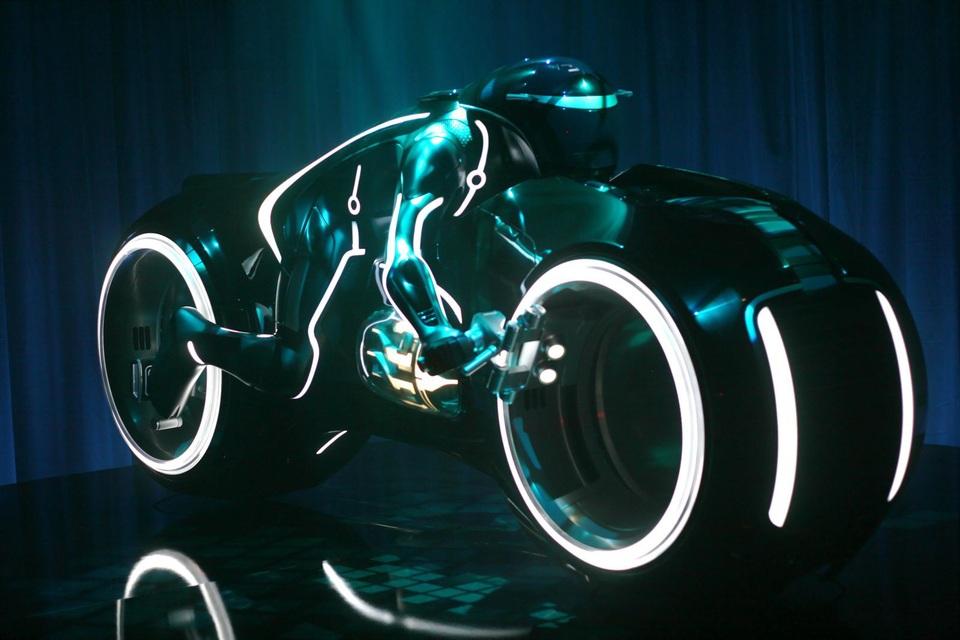 Những hình ảnh chưa từng tiết lộ về siêu môtô Tron Light Cycle tại Việt Nam - 1