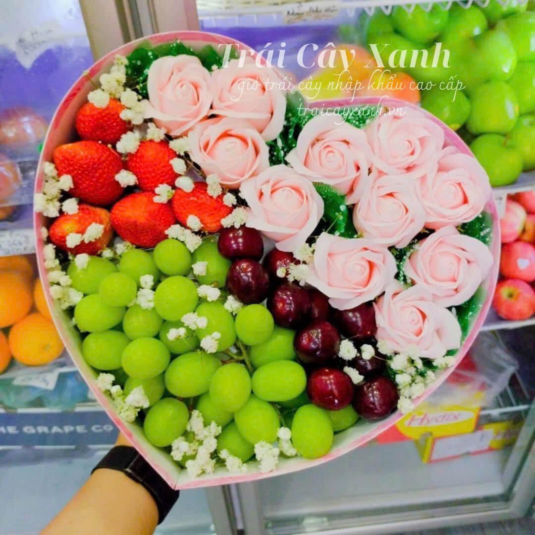 Hộp quà trái cây hoa quả cherry với nho tươi
