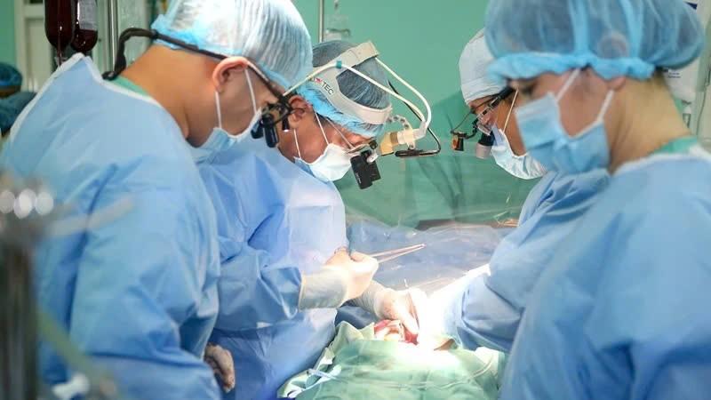 Một ca ghép tim xuyên Việt thực hiện thành công tại Huế vào tháng 3/2025. (Ảnh: Bệnh viện Trung ương Huế)
