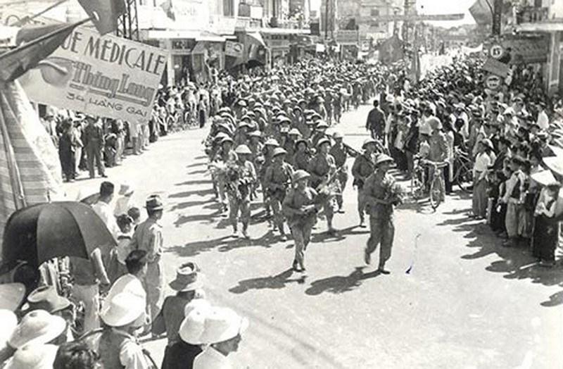 Lời bài hát y như hình ảnh Ngày Giải phóng Thủ đô 10/10/1954 (Ảnh: Tư liệu TTXVN)