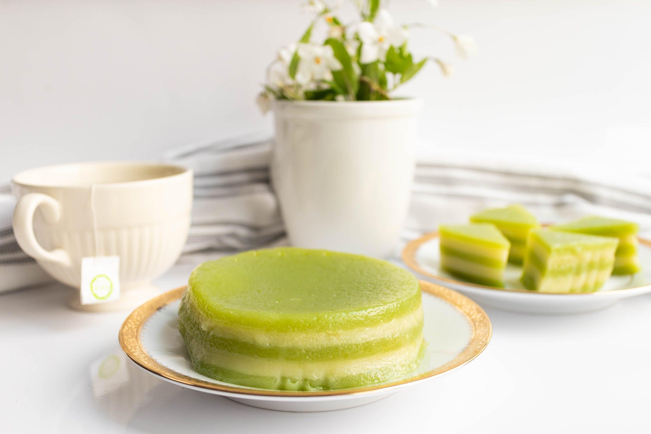 Vietnamese Steamed Layer Cake with Pandan and Mung Bean Paste (Banh Da Lon)