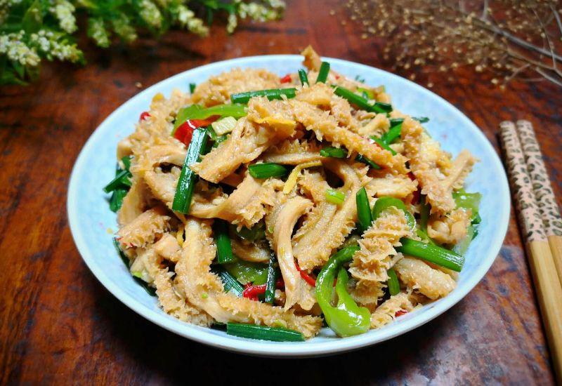Dạ dày bò làm món gì ngon - xào tỏi tây