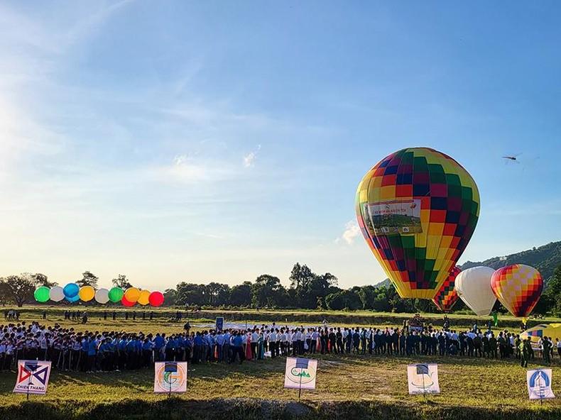 Hình ảnh ấn tượng tại Lễ hội khinh khí cầu Tri Tôn 2022 ảnh 1