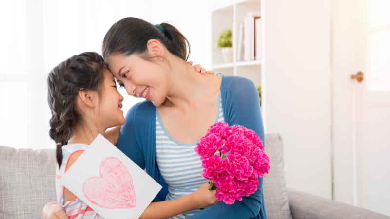 Lời chúc sinh nhật ý nghĩa gửi đến mẹ vợ, thể hiện sự kính trọng và tình cảm