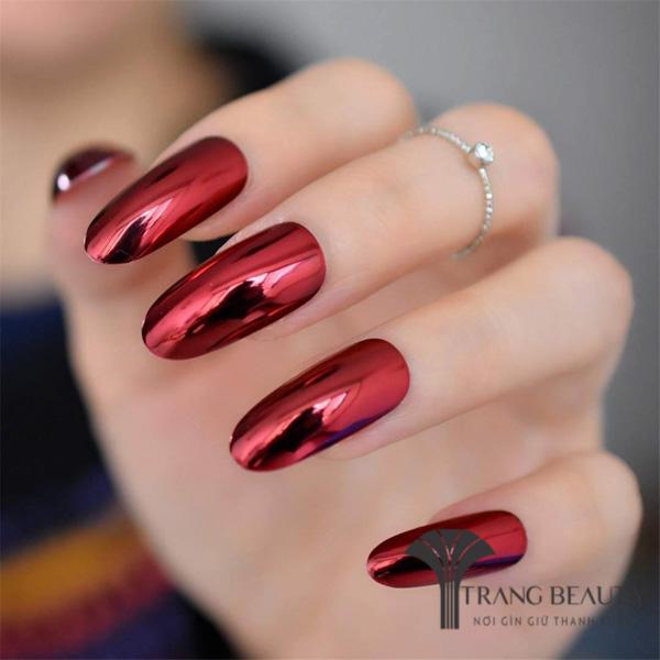 Nail tráng gương có hiệu ứng ánh sáng cực kỳ bắt mắt