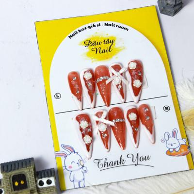 Móng tay giả cô dâu đẹp sang trọng, Móng tay dài nhọn