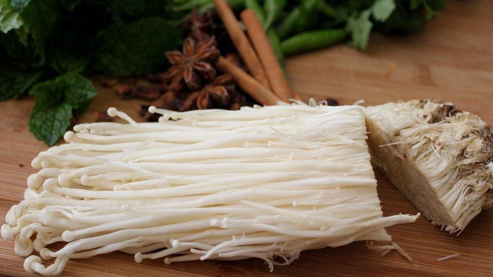 100g nấm kim châm bao nhiêu calo là thắc mắc của nhiều người