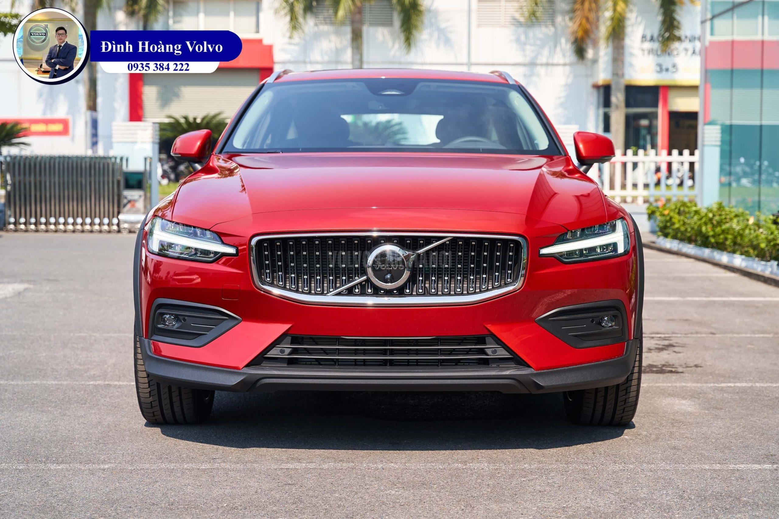 Hình ảnh thực tế chi tiết Volvo V60 B5 Ultimate 2023 Màu Đỏ Fusion Red nội thất Nâu Maroon và Đen Charcoal - Đình Hoàng Vovo