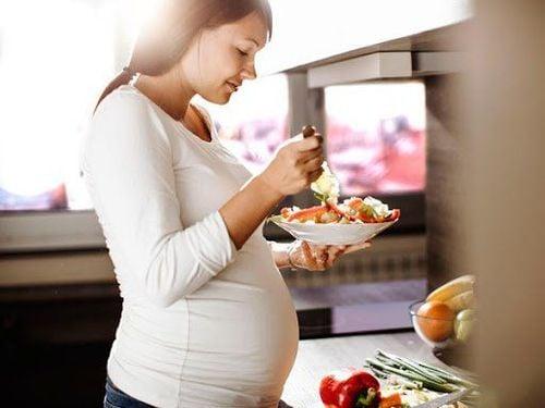 Giá đỗ là thực phẩm khuyên dùng cho bà bầu
