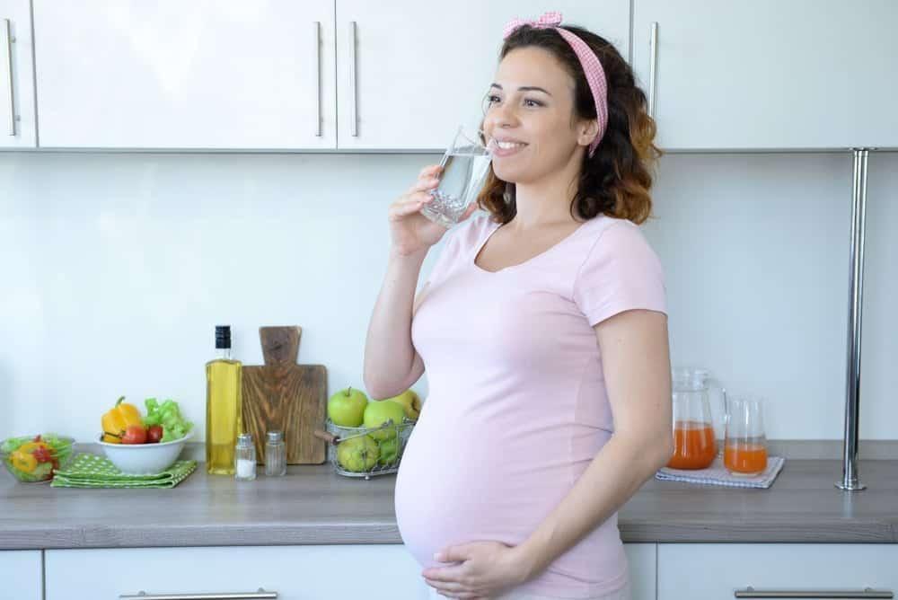 cách uống nước để vào ối