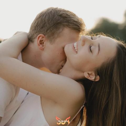 Giải đáp: Hôn vào cổ có ý nghĩa gì?