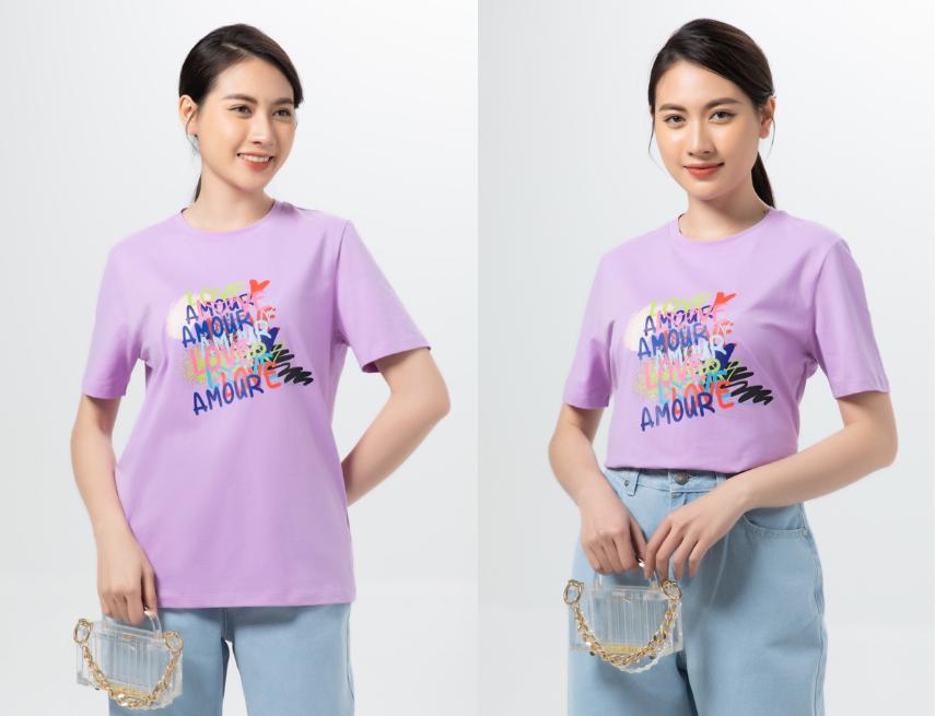 Áo thun màu tím mix cùng quần jean xanh năng động và trẻ trung