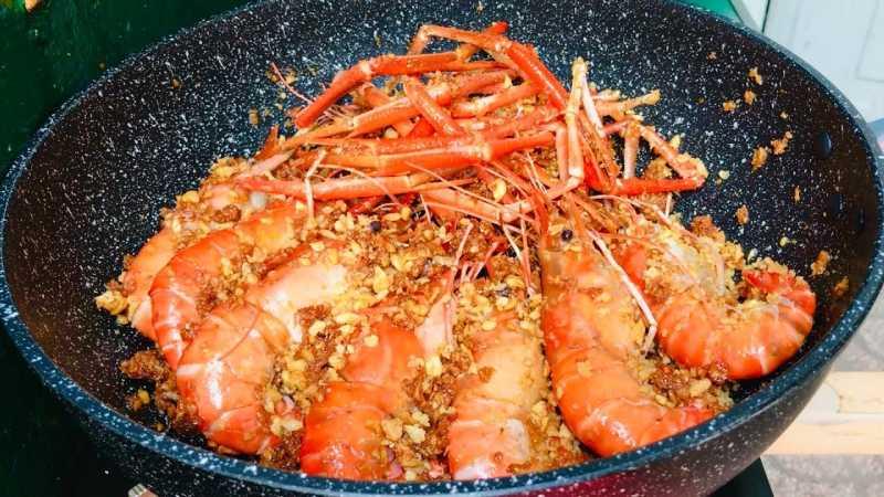 huong-dan-cach-lam-mon-tom-cang-xanh-chay-toi