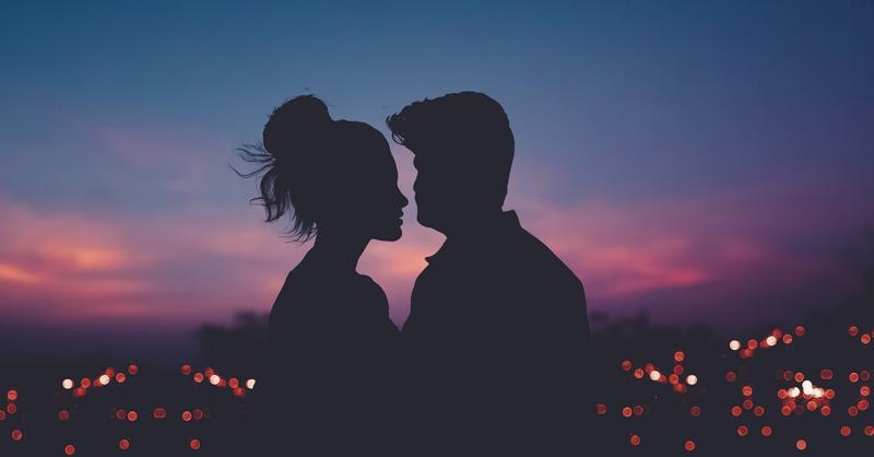 Hình ảnh cặp đôi yêu nhau ngọt ngào, lãng mạn