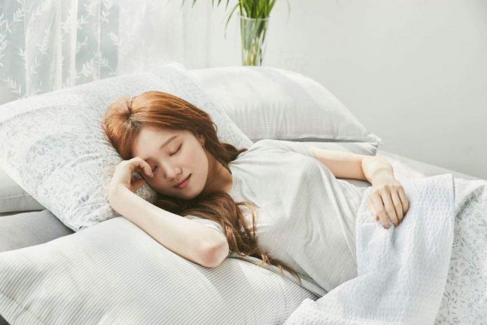 Giữ nếp uốn khi ngủ khiến mái tóc vào nếp và bồng bềnh