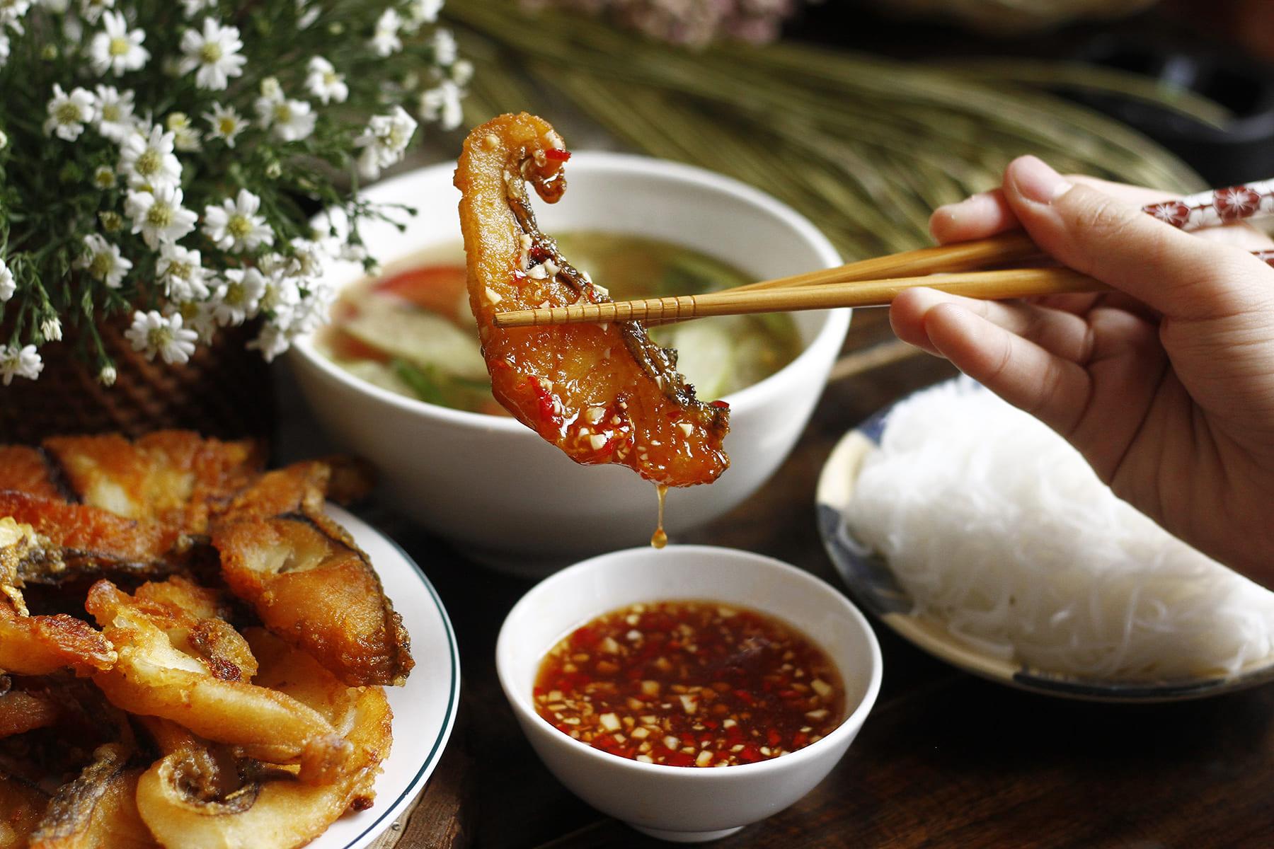 Muốn làm bún cá chấm ngon chuẩn vị, thực hiện ngay 5 bước đơn giản sau
