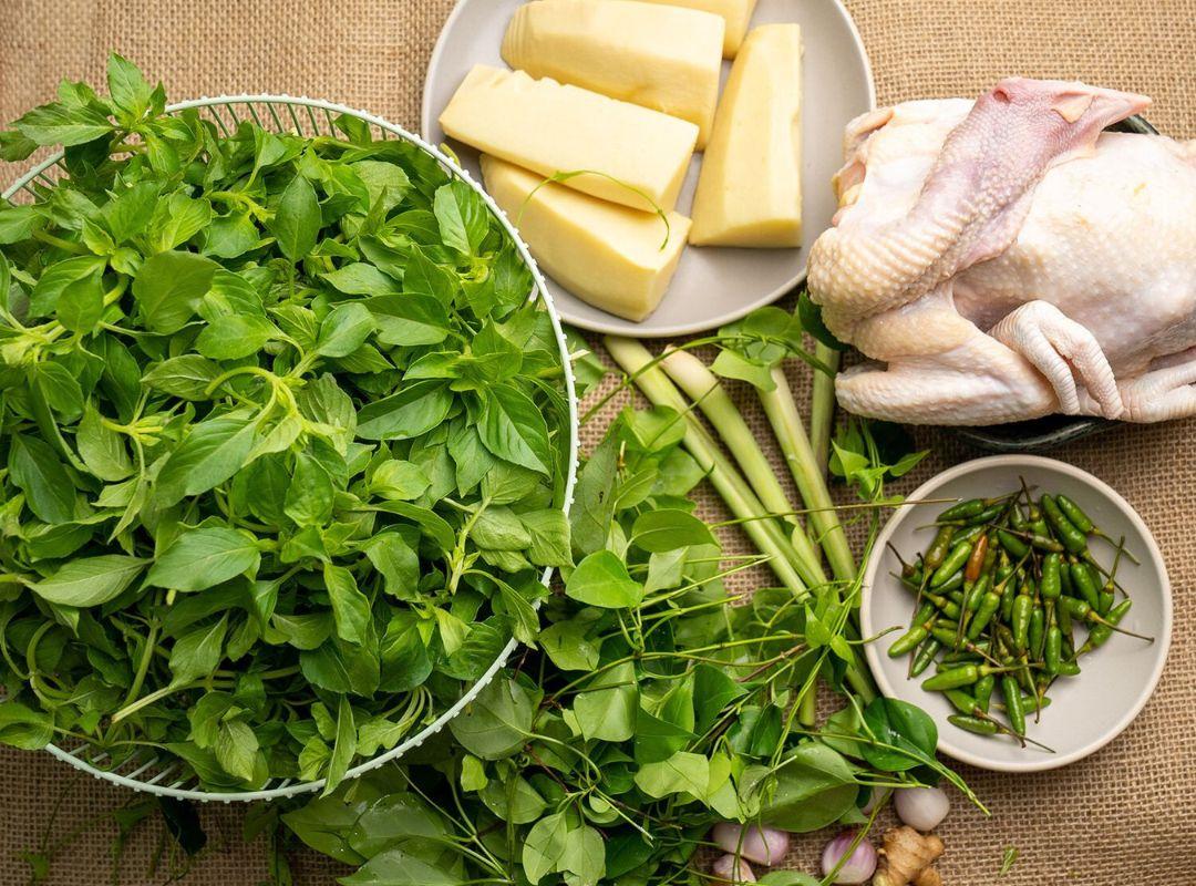 Nguyên liệu nấu lẩu gà lá é