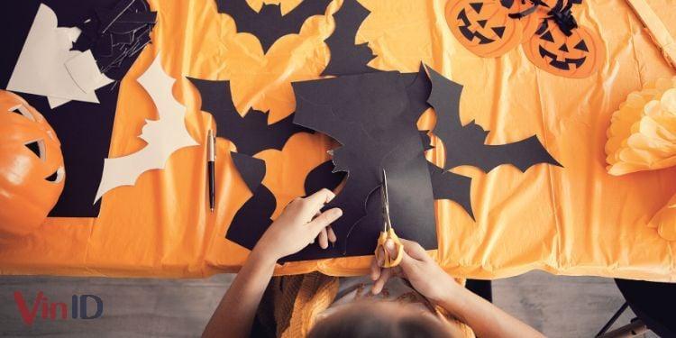 Làm đồ trang trí Halloween bằng giấy