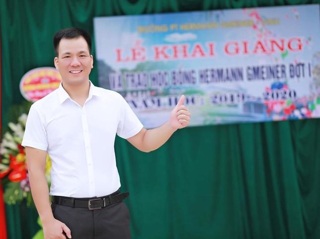 Ngắm loạt tranh vẽ trang trí bảng đẹp ngỡ ngàng, gây ‘bão mạng’ của thầy giáo Nghệ An ảnh 1