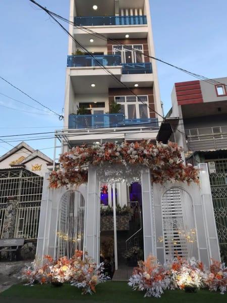Lan can ban công kính cường lực màu xanh đen